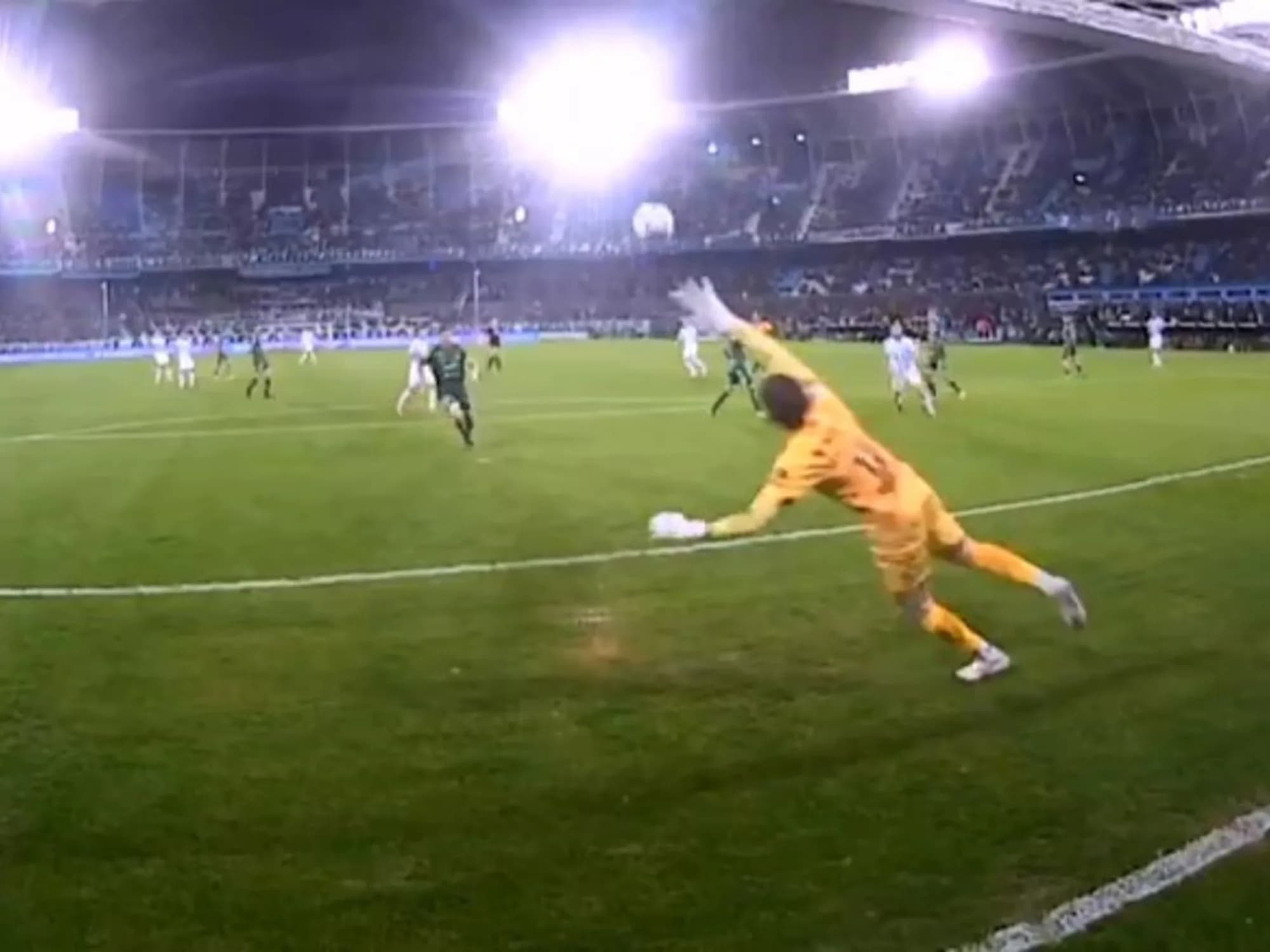 Para ver mil veces: el golazo de Gonzalo Escudero en Racing vs Sarmiento
