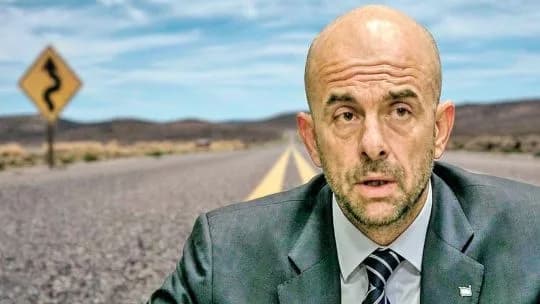 Fue secretario de Transporte y su familia se quedó con una ruta privatizada