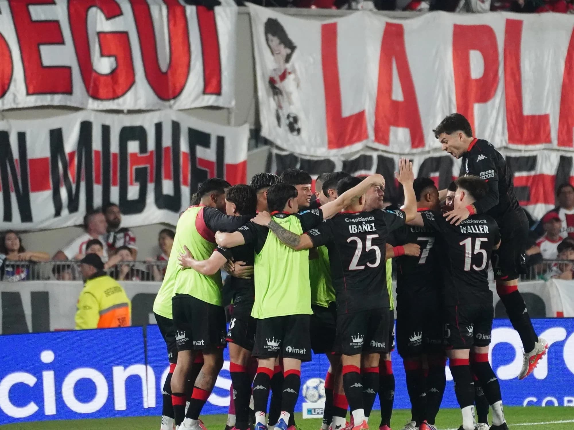 Video: la floja respuesta de Beltrán en el gol con el que Huracán sorprendió a River