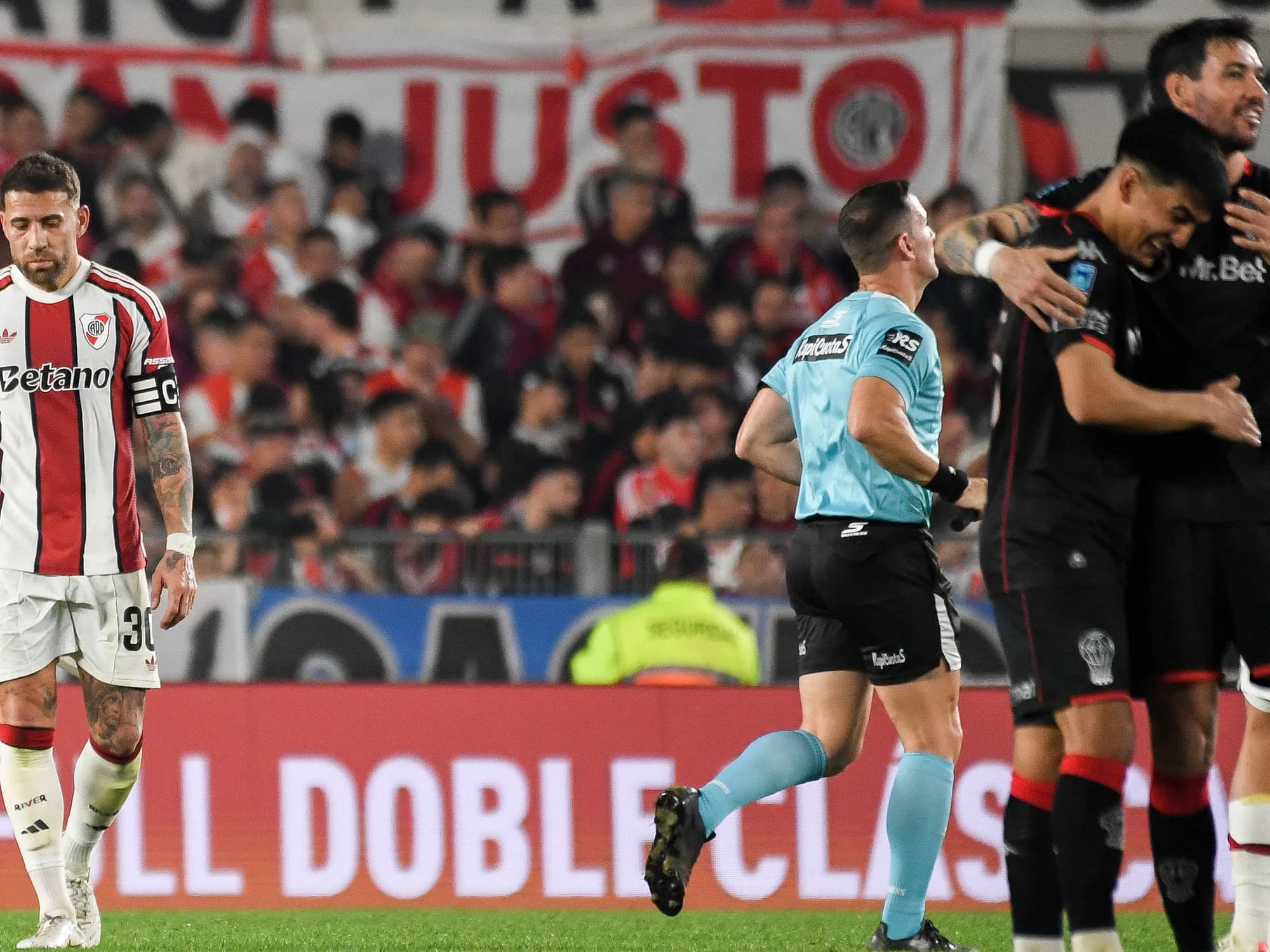 "No me la container": la gastada de Huracán a River después de la victoria en el Monumental