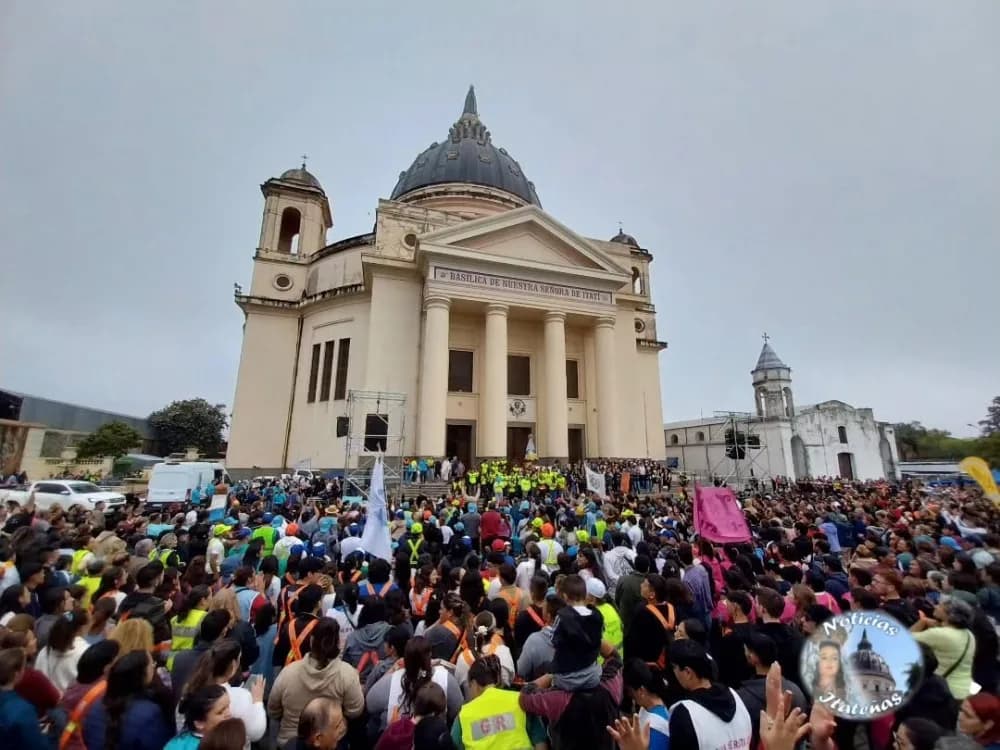 Devoción: María de Itatí recibió a los peregrinos en la Basílica