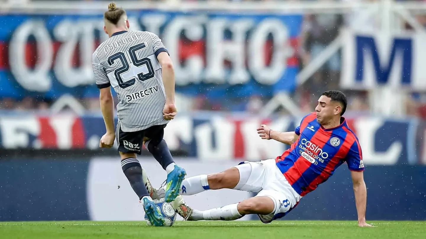 La criminal patada de Insaurralde que le valió la roja en San Lorenzo-Boca - TyC Sports