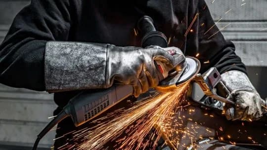 En Ronda de Economistas debatieron cómo evitar el cierre de empresas y la pérdida de empleos en la industria