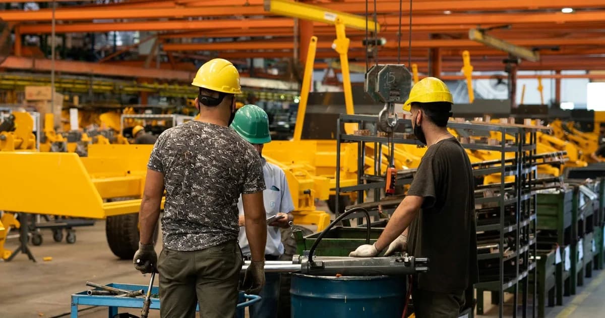 El índice de confianza empresarial se deterioró en agosto y el 16,5% de las industrias prevé ajustar sus planteles
