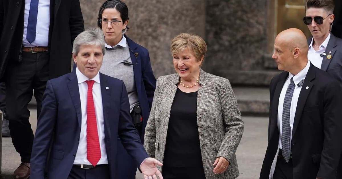 Sin Caputo y con el riesgo país en alza, el equipo económico se reunió con la misión del Fondo