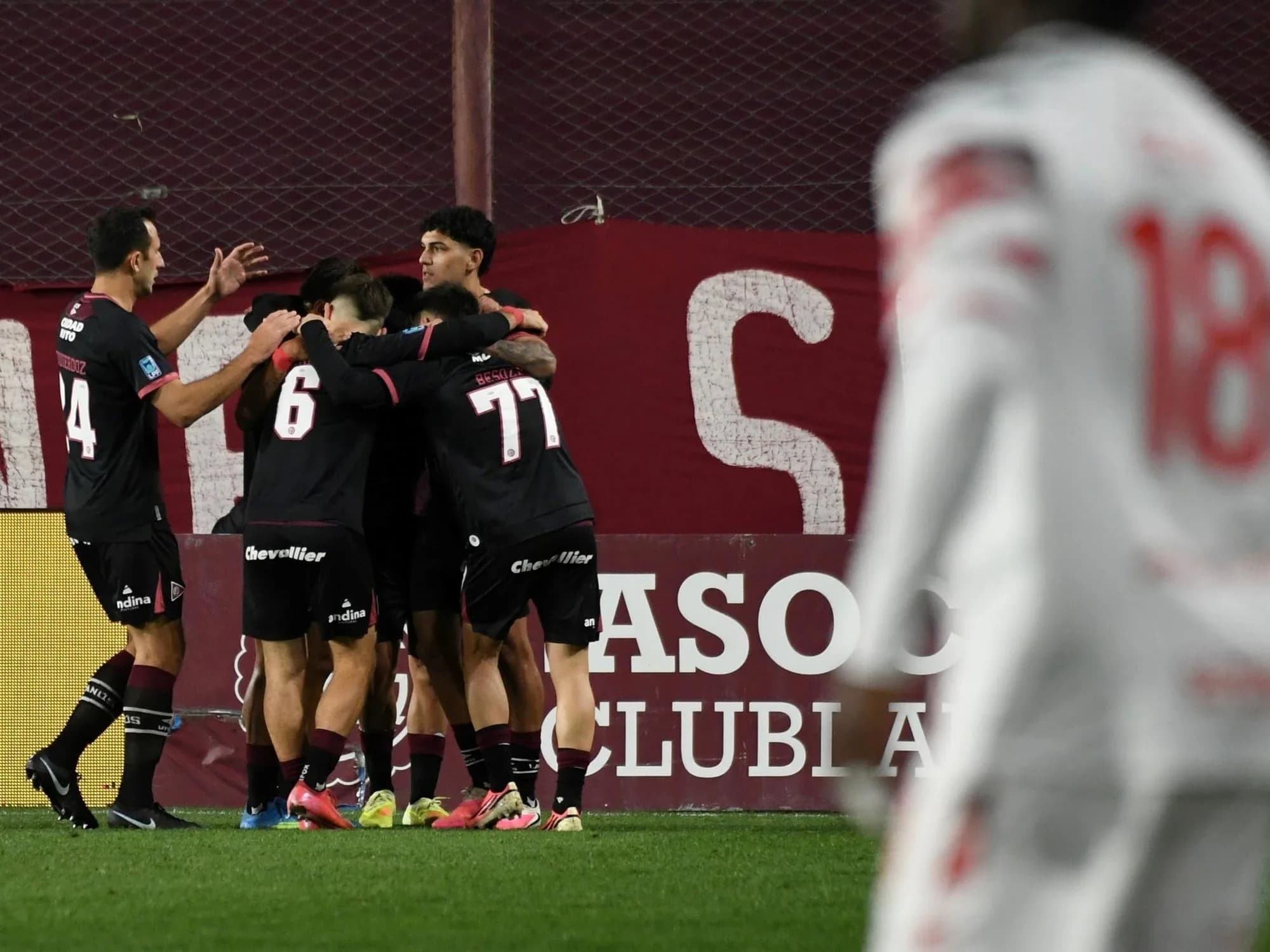 Lanús se sostuvo con un Losada intratable y logró un triunfazo ante Estudiantes
