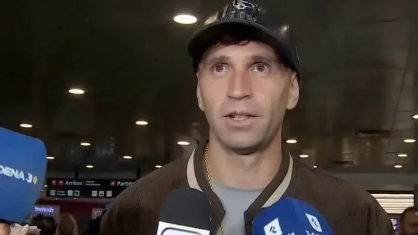 La reacción de Dibu sobre sus chances de ganar el Balón de Oro y la comparación con Messi - TyC Sports
