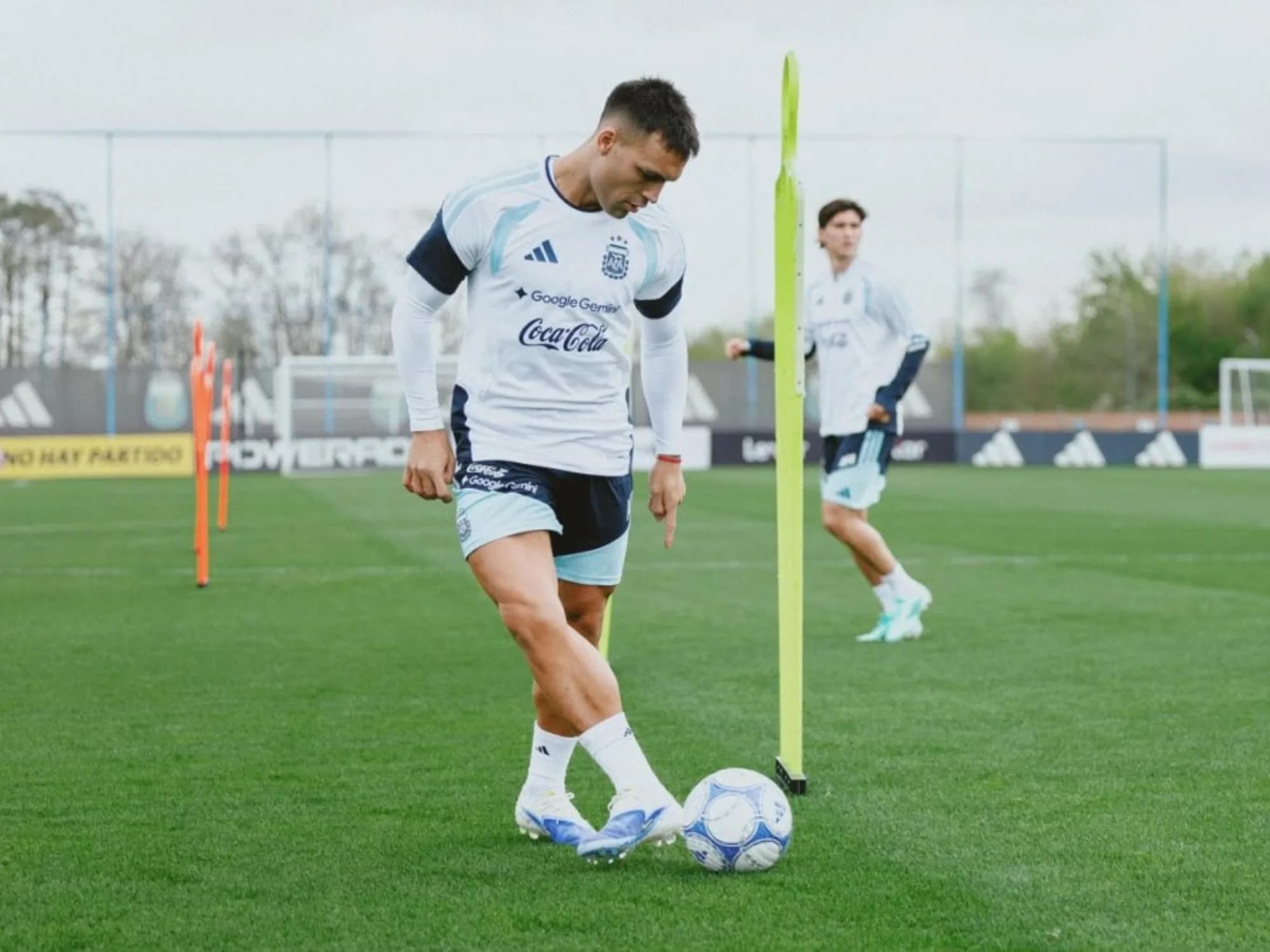 Dos futbolistas fueron desafectados de la Selección Argentina: se pierden la despedida de Lionel Messi