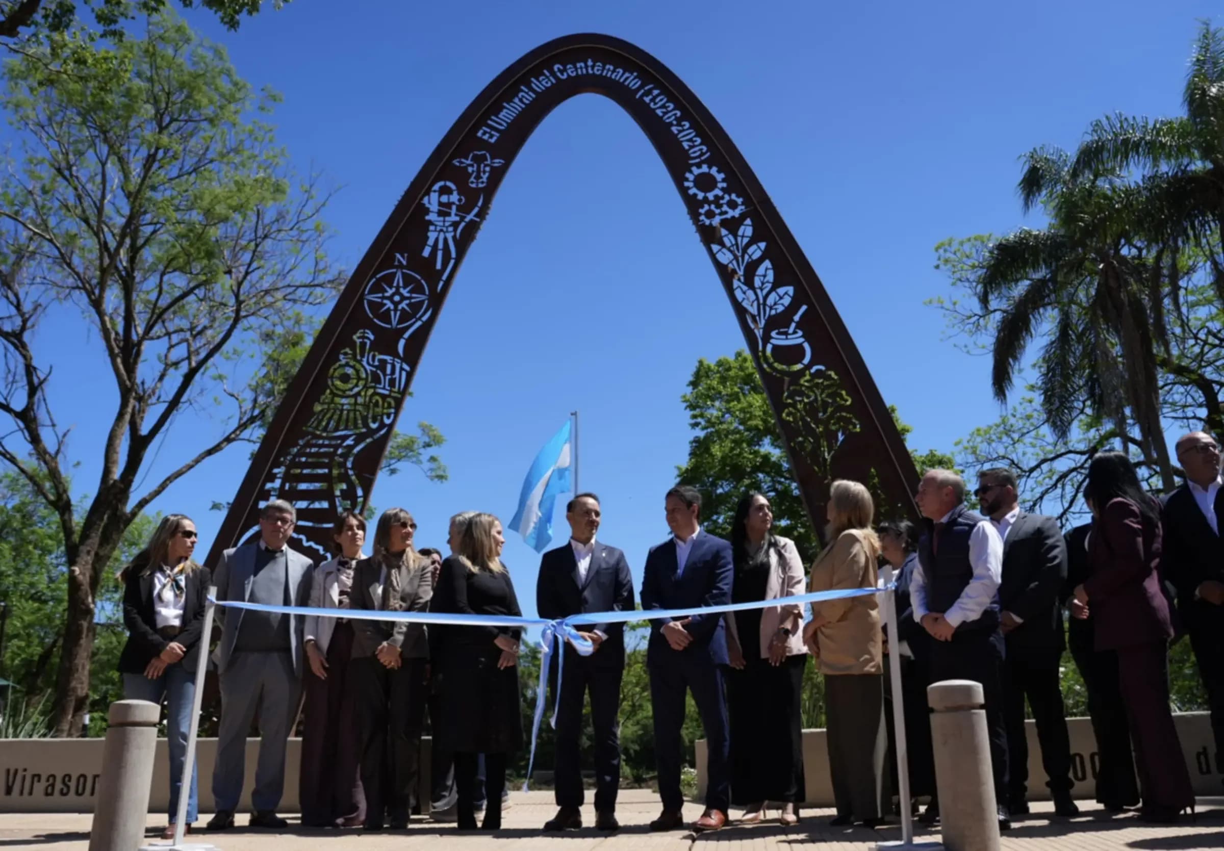 En el centenario de Virasoro, Valdés entregó más de 600 notebooks e inauguró cuadras de asfalto