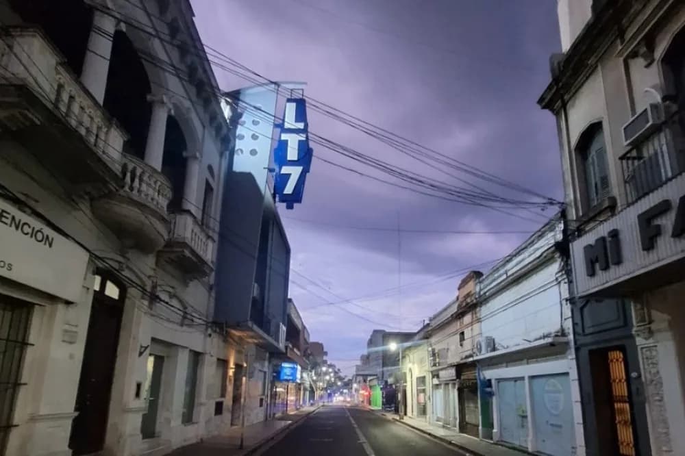 Allanamientos por robo millonario a una radio: hallaron valijas listas para viajar
