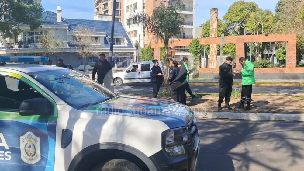 Portada de video: Mal estacionada, sin papeles ni carnet: le secuestraron la moto y se puso violenta
