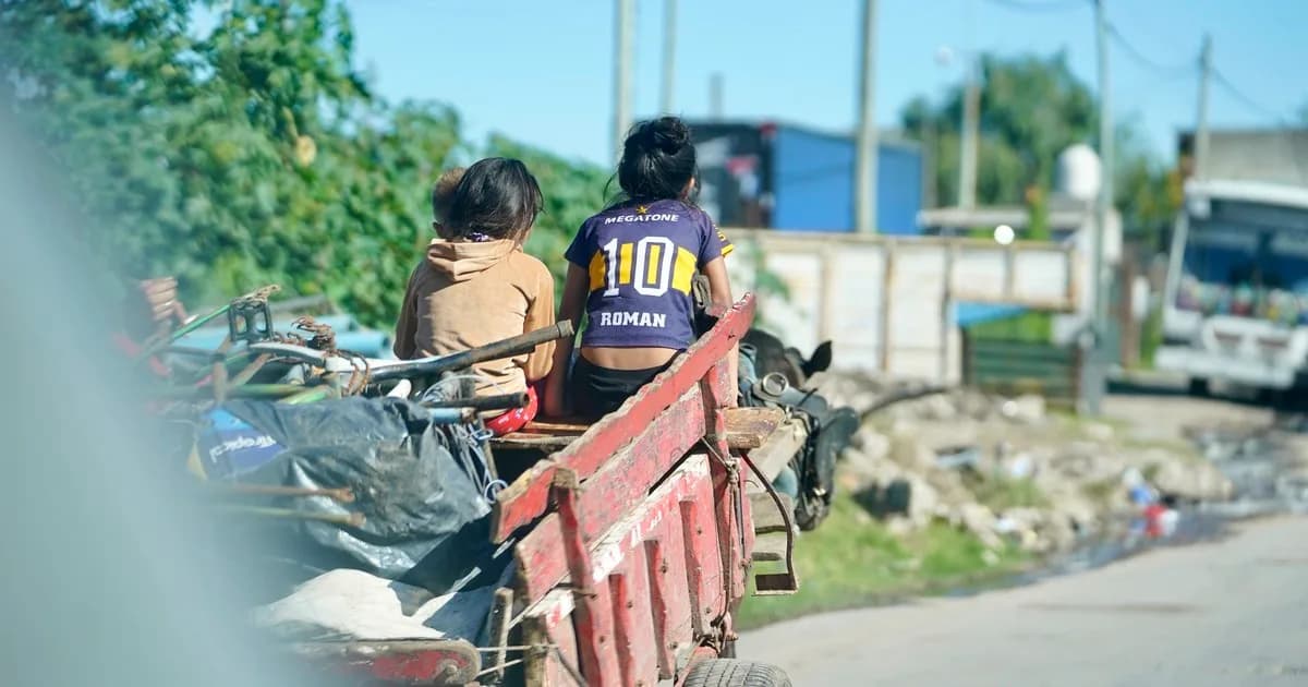Casi el 45% de los menores de 14 años vive en hogares pobres y ya suman 4,2 millones