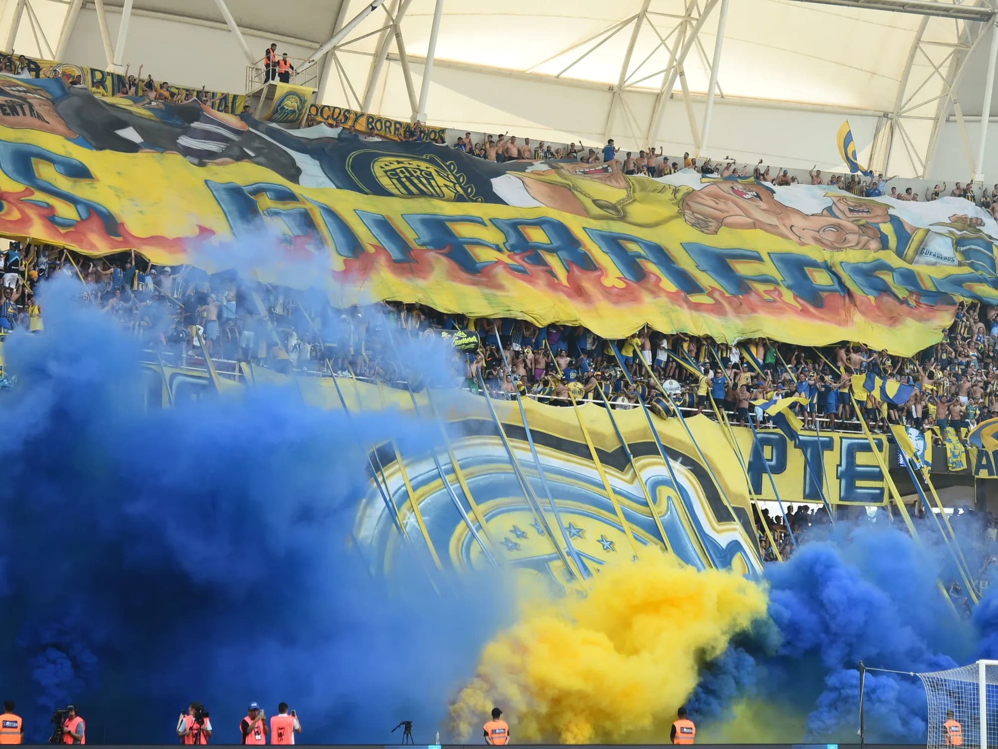 Rosario Central campeón: de la locura total en el Monumento a la Bandera a "el que no salta es un inglés"