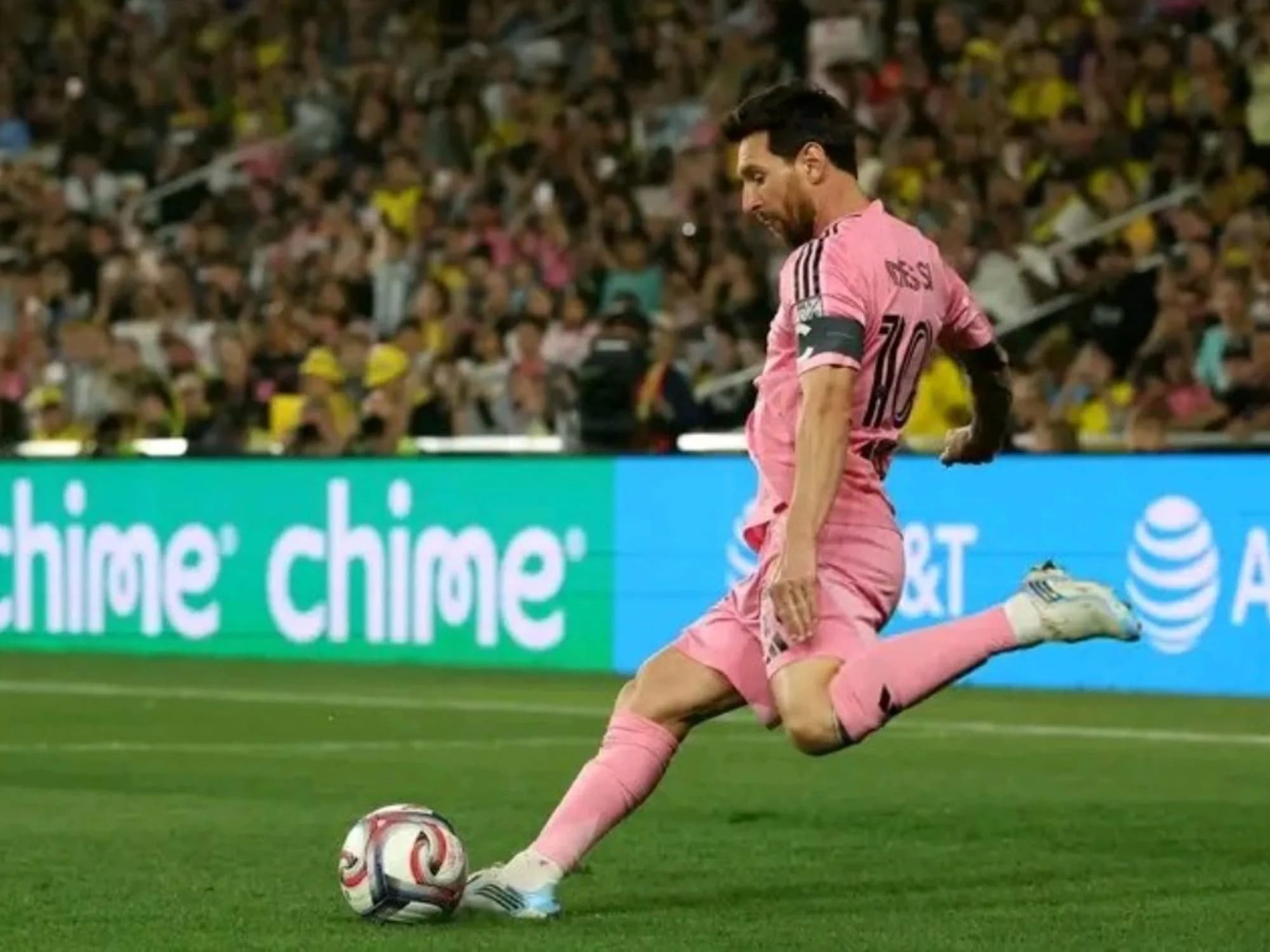 Video: el gol de tiro libre de Messi al Crew que dejó a Leo cerca de un récord