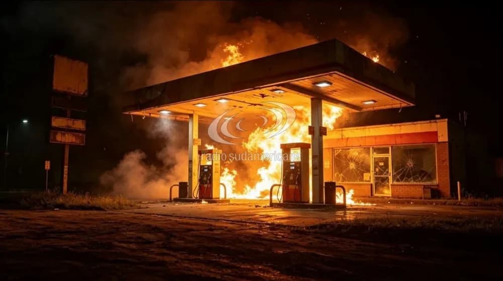 Feroz incendio en una estación de servicio obligó a cortar la Ruta 14