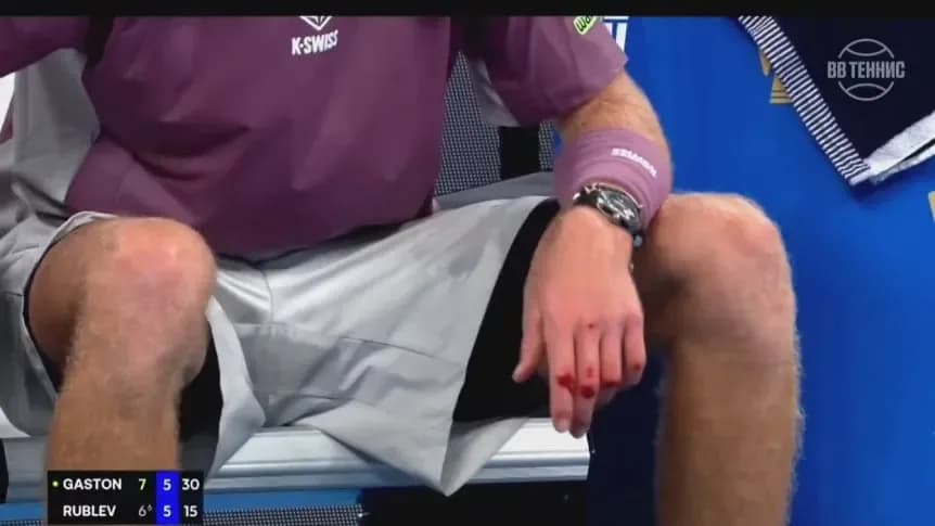Momento de furia y sangre de una figura del tenis en su duelo ante Hugo Gaston - TyC Sports
