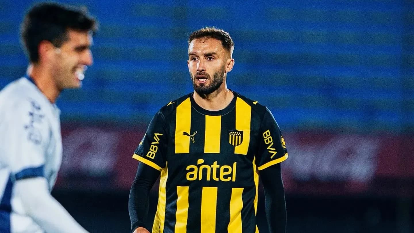 La insólita situación que vive Pezzella en Peñarol: no saben si está habilitado para jugar - TyC Sports