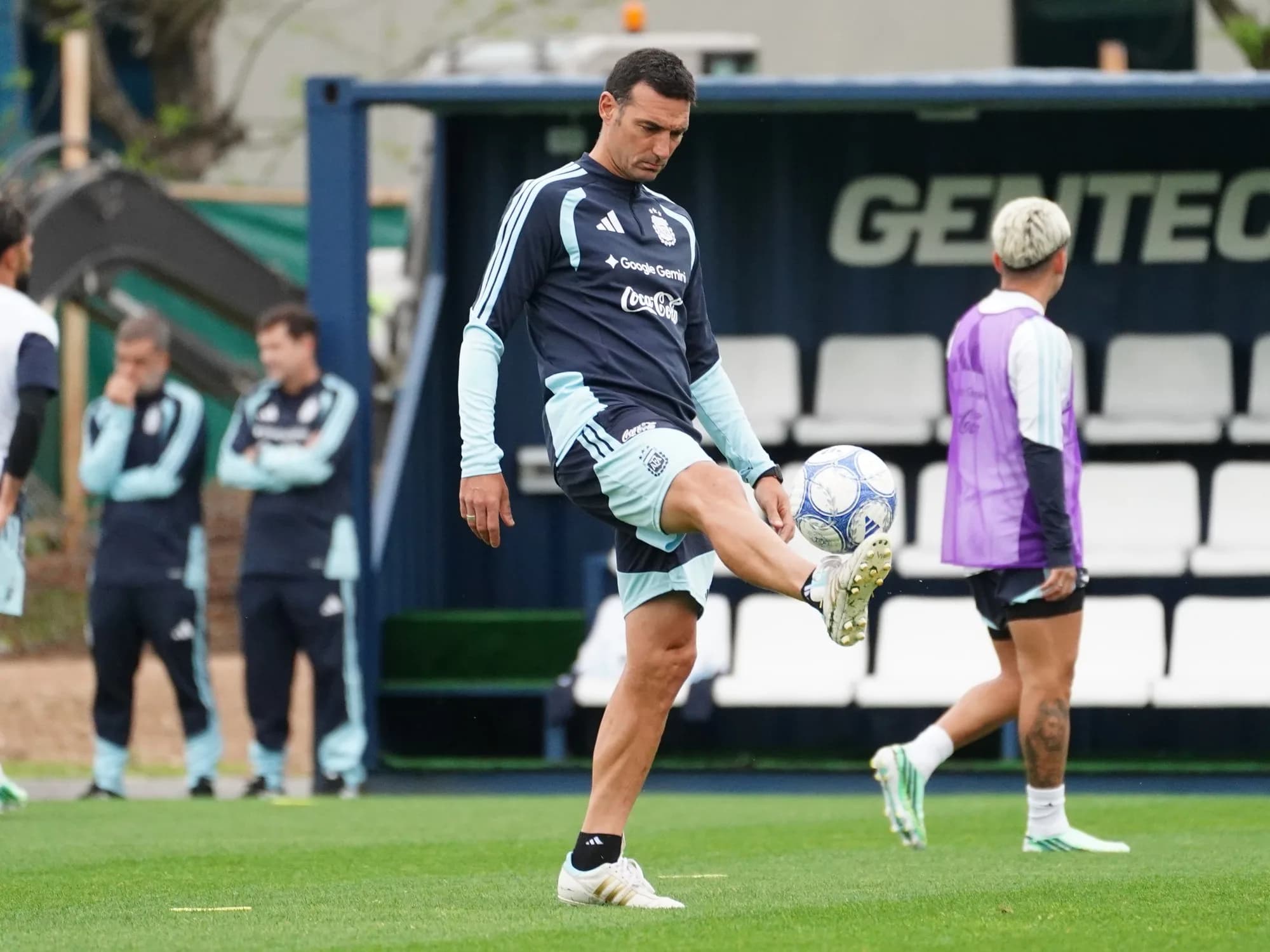 El primer 11 de Scaloni para el arranque de una nueva era en la Selección