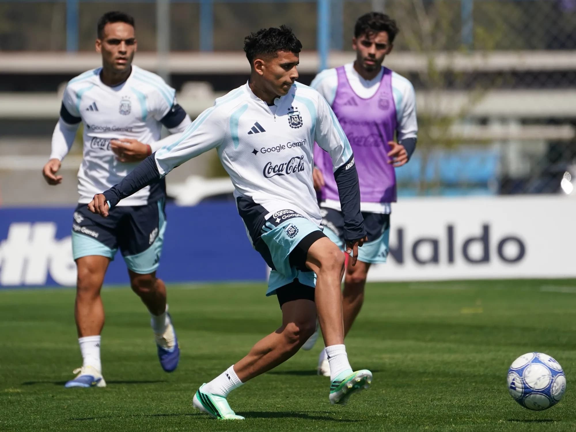 Buena para Boca: Scaloni liberó al pibe Flores y se sumará luego del partido con Bolivia