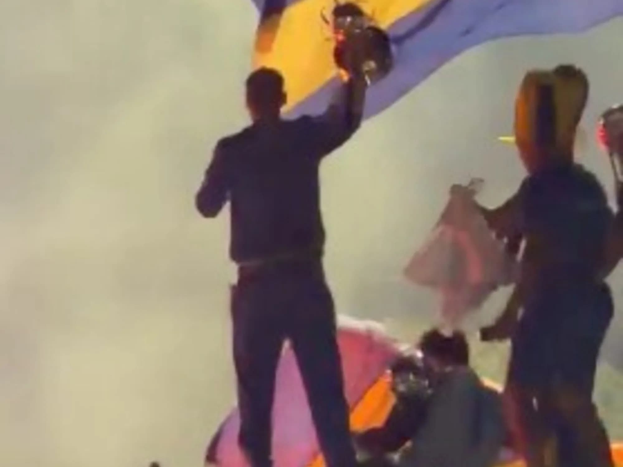 La gran fiesta de Central con Di María arriba del micro