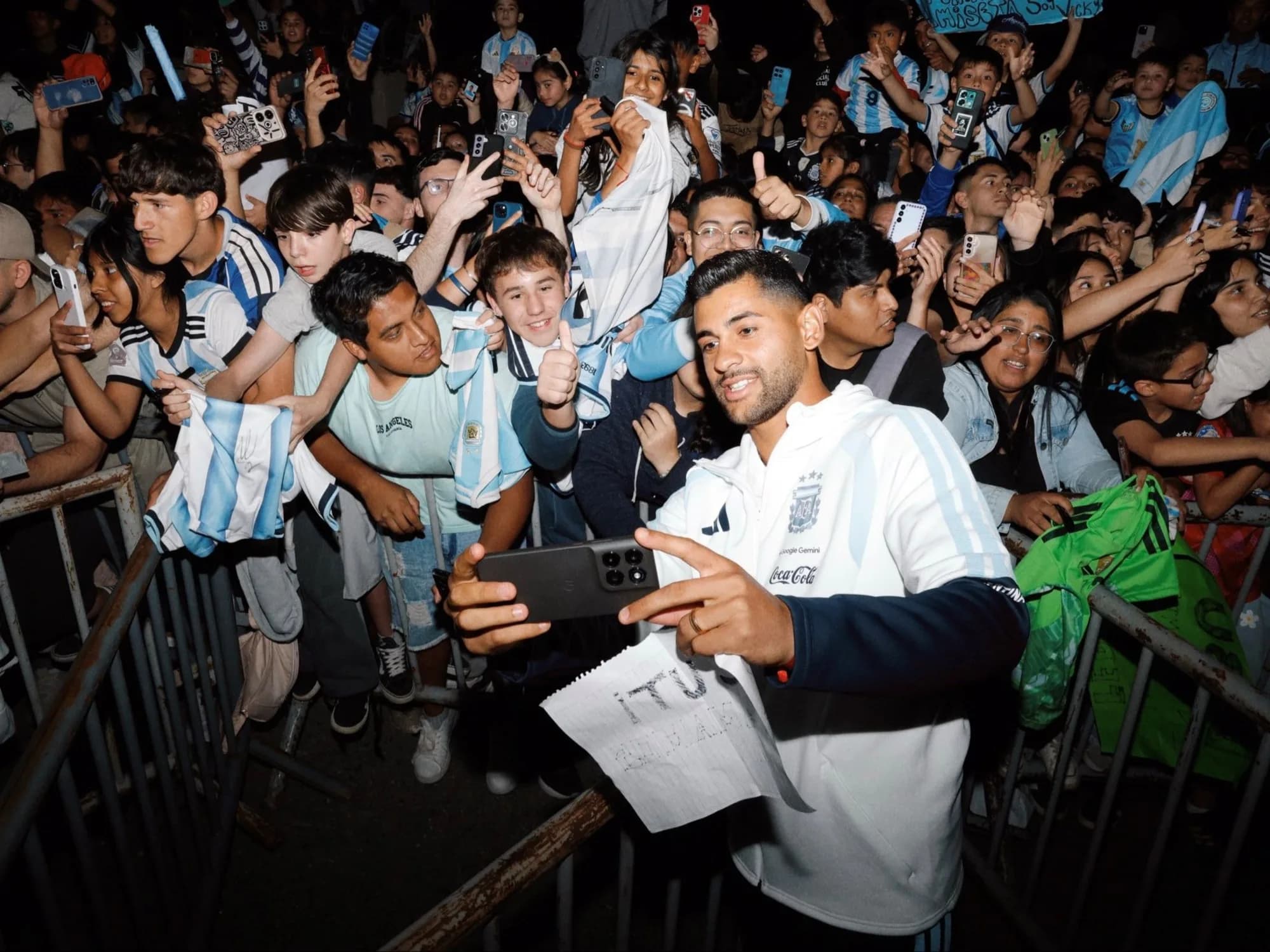 La Selección en Córdoba: los jugadores y Scaloni, al lado de la gente