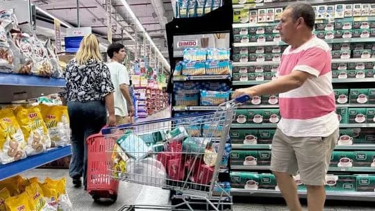 Con la economía en las puertas de una recesión, la inflación no cede y alcanzaría el 2% en septiembre