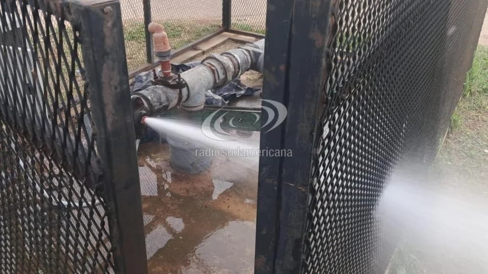Tras robo de una válvula, Aguas de Corrientes reparó la pérdida de agua