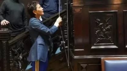 La diputada que izó la bandera con ropa de Boca: "¿Cuál es el delito?" - TyC Sports