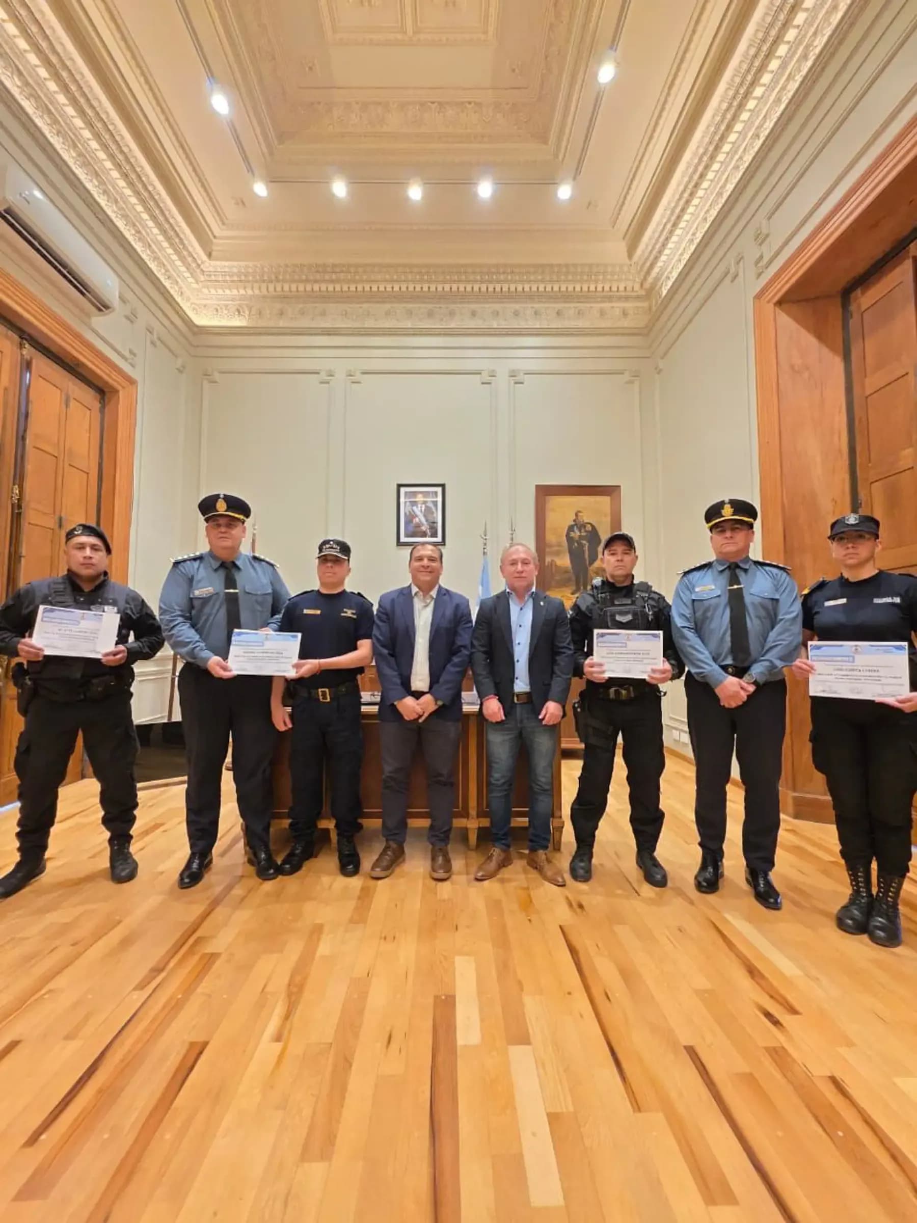 Portada de video: Reconocieron a los policías que salvaron la vida de un bebé
