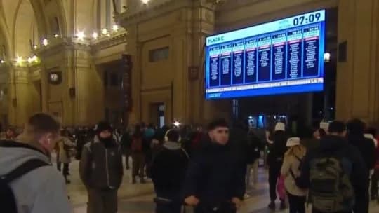 Fuego en Constitución: un principio de incendio en la cabecera del Tren Roca genera demoras