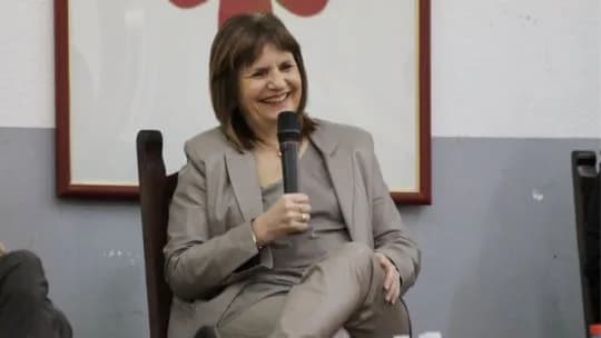 Patricia Bullrich en IDEA: escucha a empresarios y marca diferencias sin romper con Milei