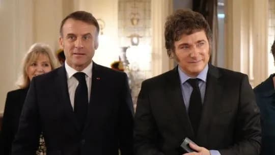 Javier Milei fue recibido por Emmanuel Macron en el Palacio del Elíseo