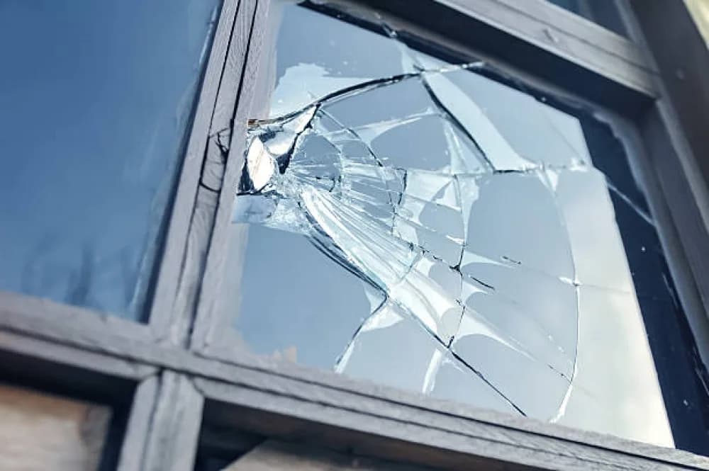 La ventana rota: cuando el abandono invita al caos
