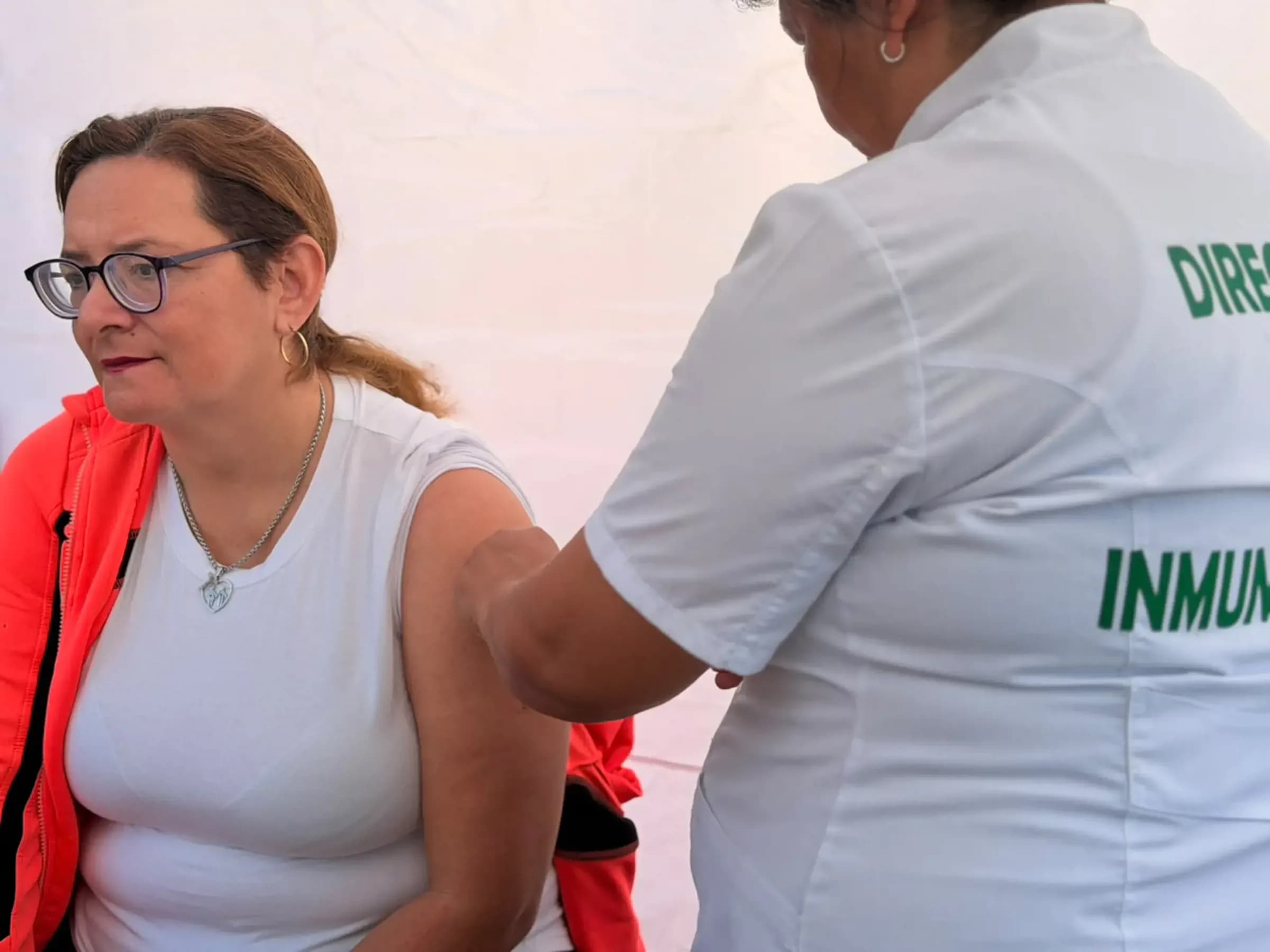 En la plaza Vera continúa la campaña de vacunación contra el dengue