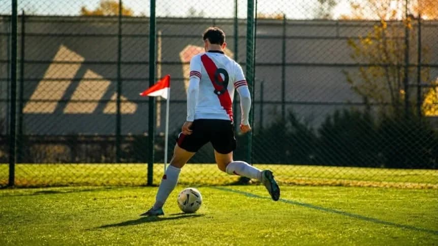 Dura lesión en River: rotura de ligamentos y baja hasta 2027 - TyC Sports