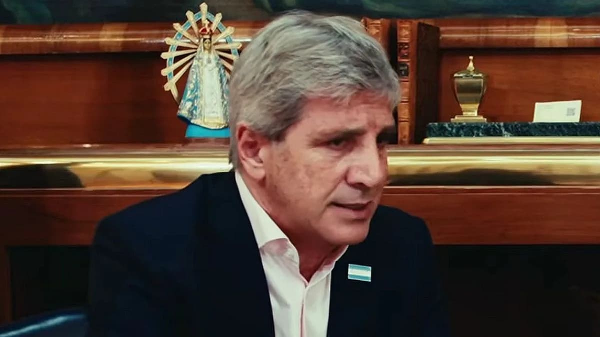 Luis Caputo ligó la suba del riesgo país al "temor del volver al infierno"