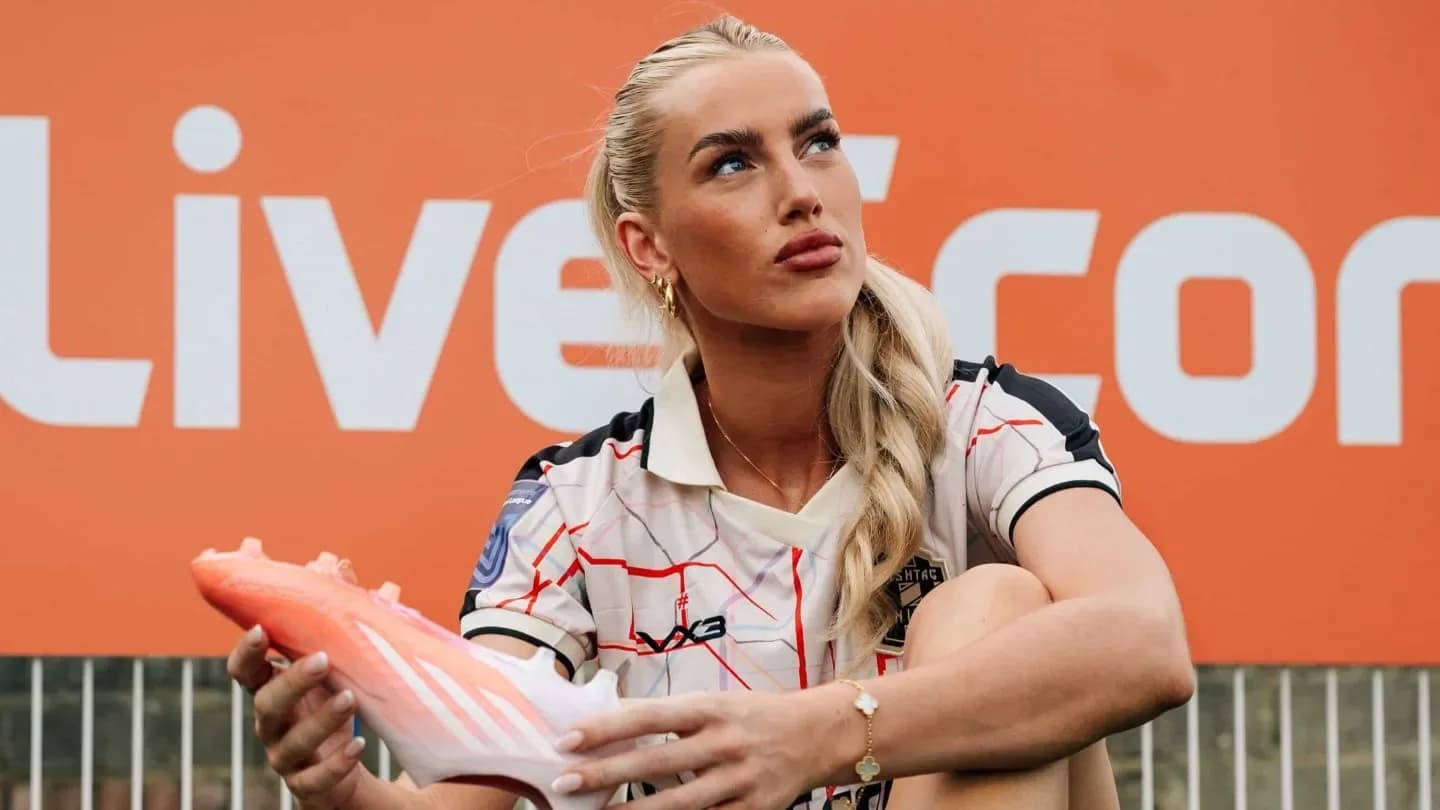 Kelci, futbolista y pareja de Senesi, rescindió tras solo dos meses: la curiosa teoría en Inglaterra - TyC Sports