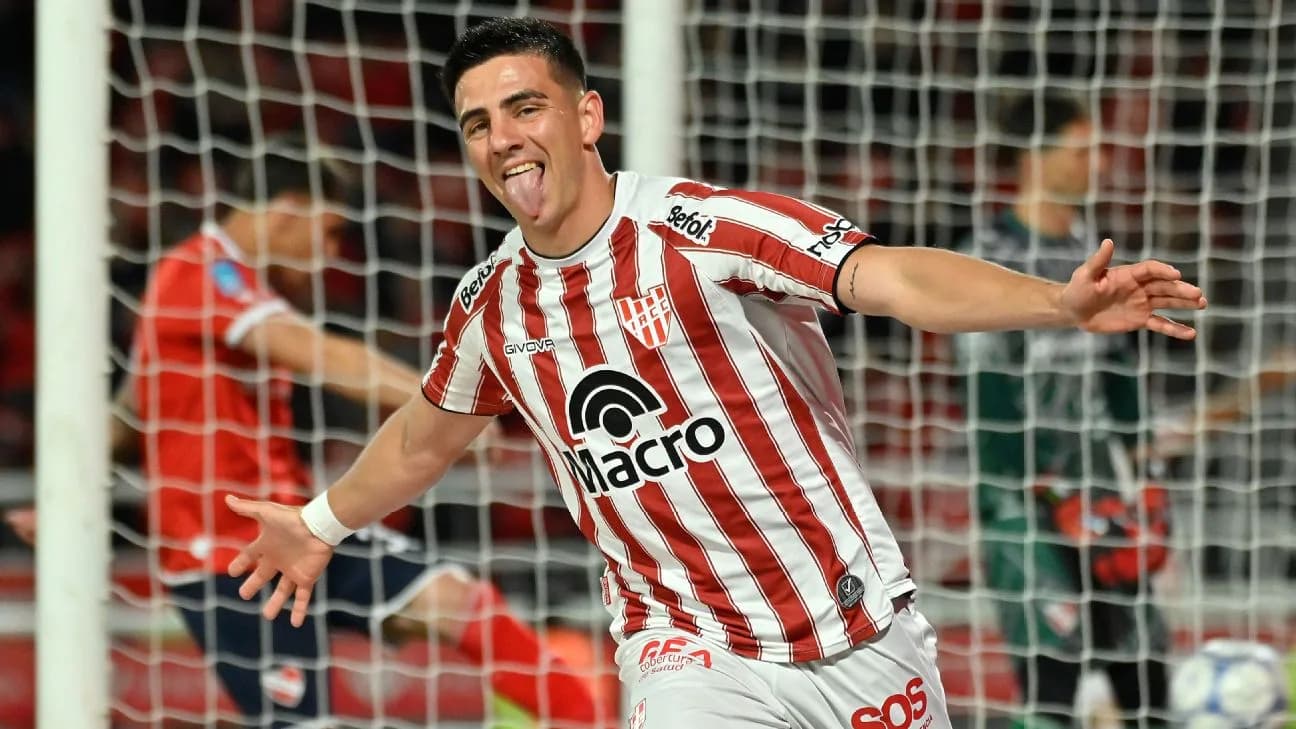 En un partido con polémica, Instituto goleó a Independiente en Avellaneda y es más líder que nunca