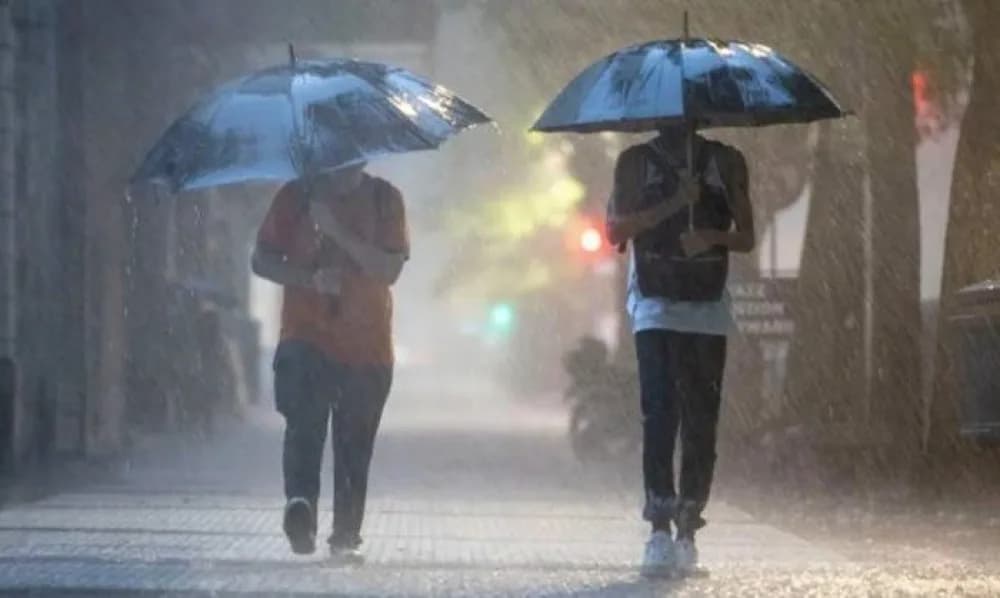 Persiste el doble alerta por tormentas fuertes para Corrientes