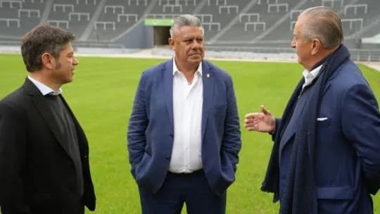 Chiqui Tapia posó con Kicillof para mostrar las obras en el Estadio Único de La Plata