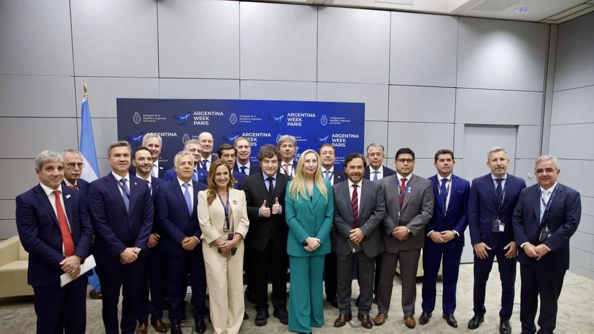 Javier Milei y los gobernadores en París: foto sin sorpresas, el futuro de las PASO y una ofrenda de paz