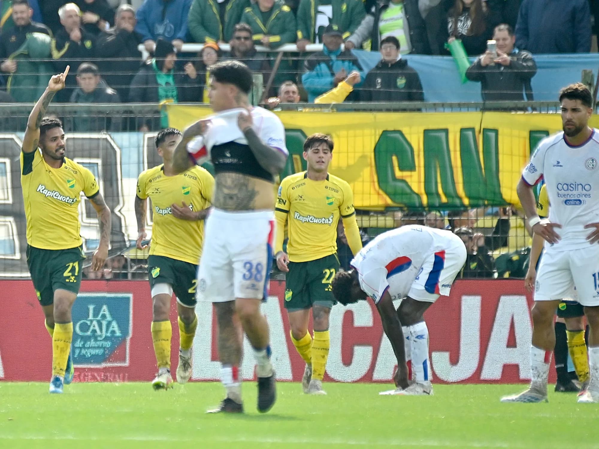Defensa vs. San Lorenzo, EN VIVO, por el Torneo Clausura: el Halcón golea al Ciclón y explotó su gente
