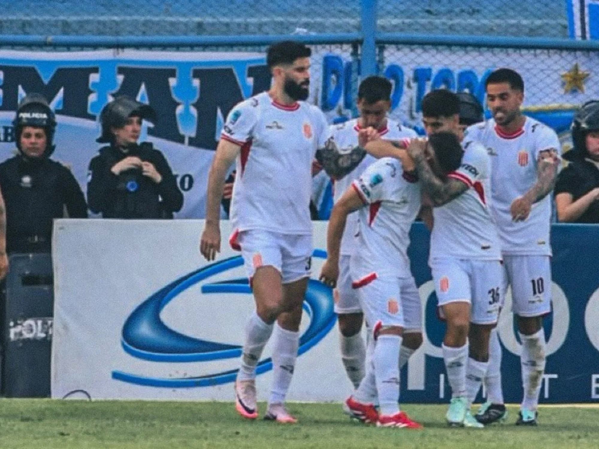 Barracas le ganó un partidazo a Atlético Tucumán y sacó a River de puestos de playoffs