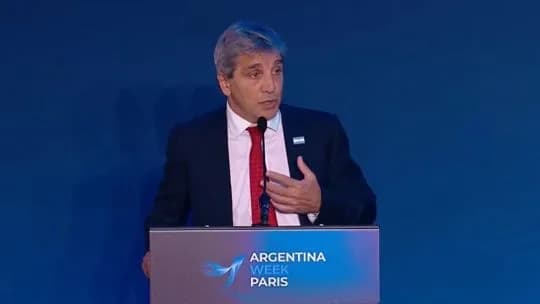 Luis Caputo negó que haya recesión: "Es diferente. Estamos creciendo menos que antes"