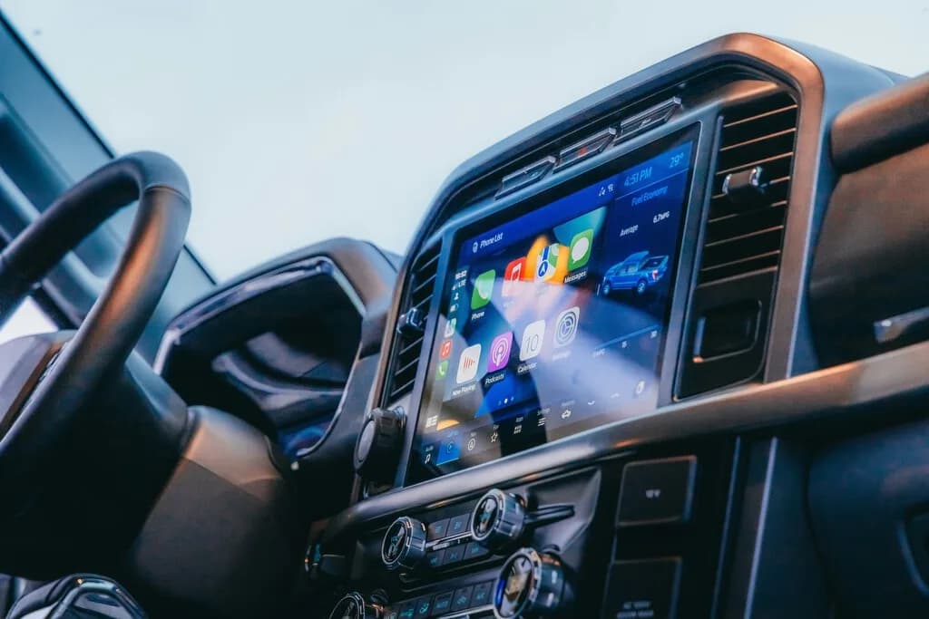 Los coches modernos saben dónde conduces, cómo frenas y cómo aceleras: el problema es quién más lo sabe