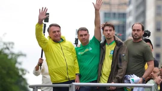 El clan Bolsonaro: por qué Jair eligió a su hijo Flávio en lugar de a Carlos, Eduardo o su esposa Michelle