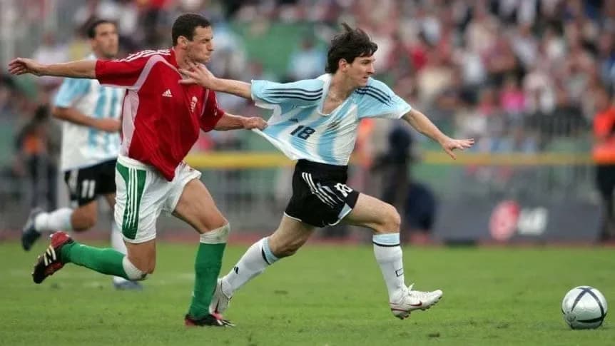 Cómo fue el debut de Messi en la Selección Argentina: duró 45 segundos y Scaloni lo defendió - TyC Sports