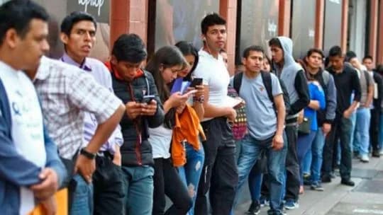 La desocupación pasó a ser el principal problema y más del 50% de las familias enfrenta dificultades económicas