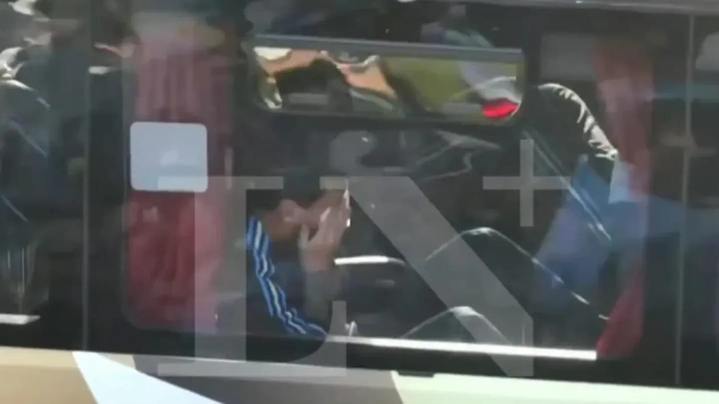 Conmovedor llanto de Messi en el micro mientras saludaba a los hinchas argentinos - TyC Sports