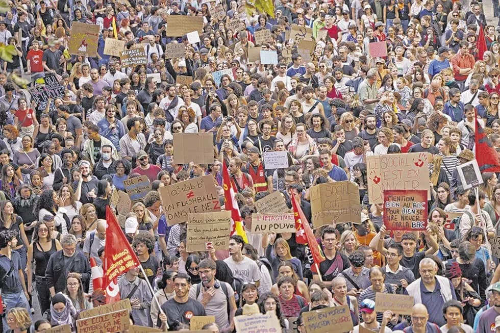Francia: más de 450 mil manifestantes marcharon contra el gobierno